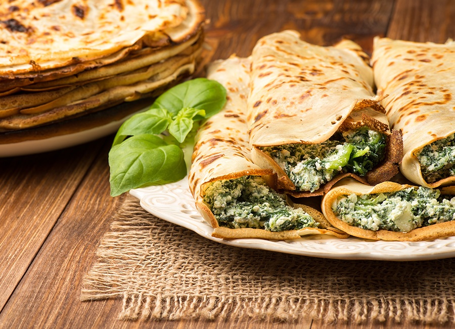 Crêpes with hearts of artichoke and palm