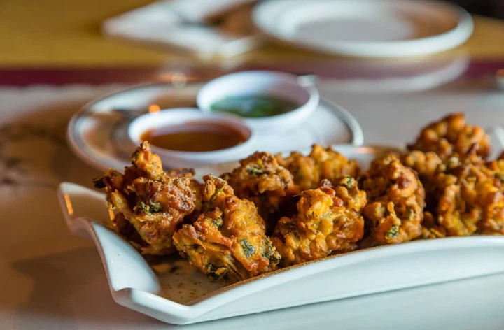 Pakoras (hot vegetable fritters)